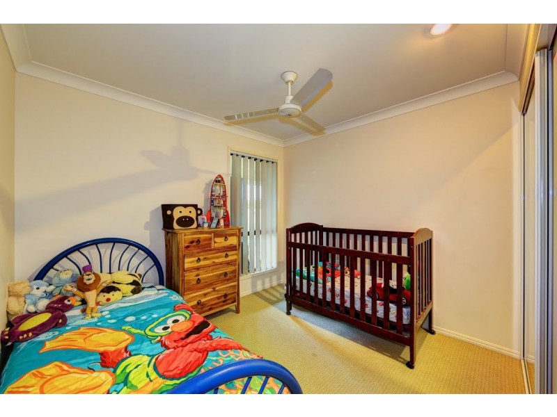 18 Toppers Drive, Coral Cove QLD 4670