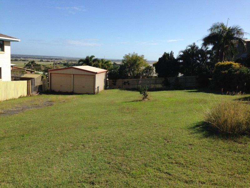 12 Hilltop Avenue, Qunaba QLD 4670