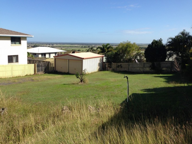 12 Hilltop Avenue, Qunaba QLD 4670