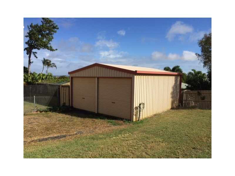 12 Hilltop Avenue, Qunaba QLD 4670