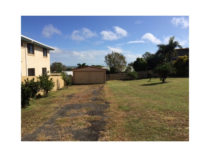 12 Hilltop Avenue, Qunaba QLD 4670