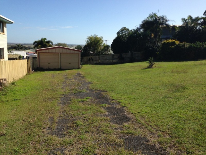 12 Hilltop Avenue, Qunaba QLD 4670