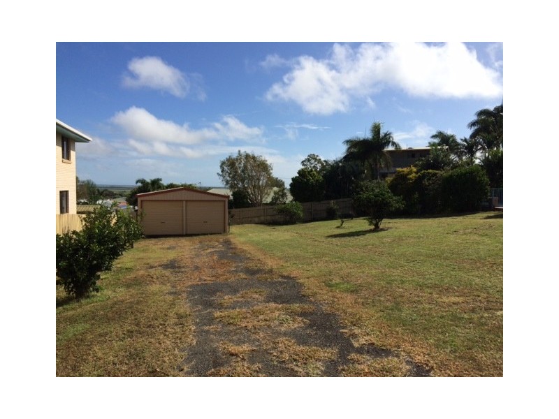 12 Hilltop Avenue, Qunaba QLD 4670