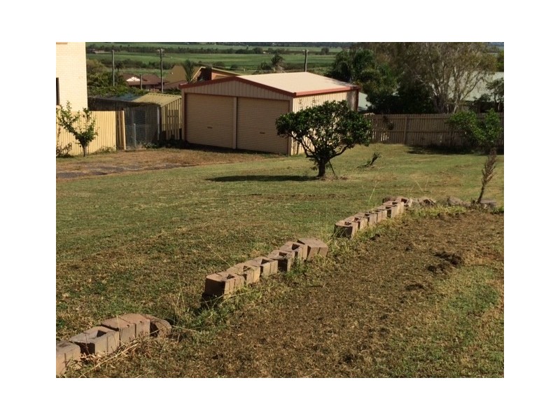 12 Hilltop Avenue, Qunaba QLD 4670