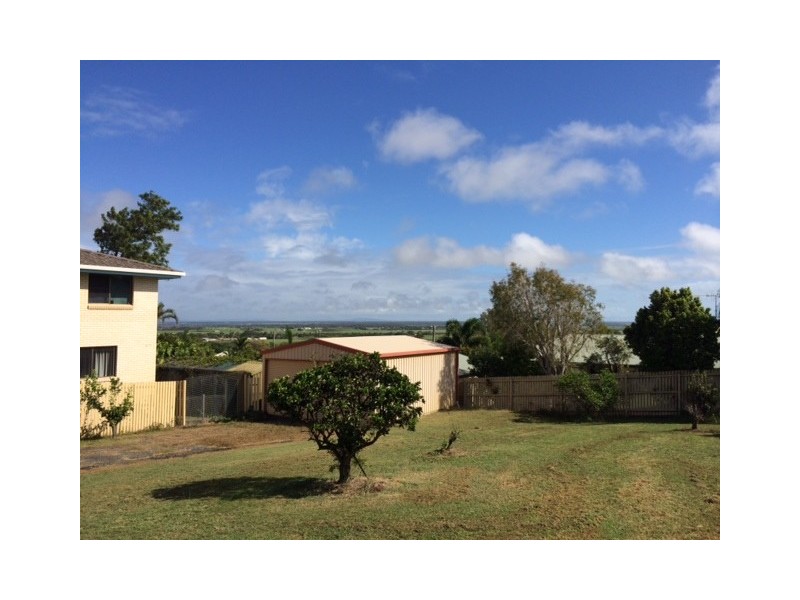12 Hilltop Avenue, Qunaba QLD 4670