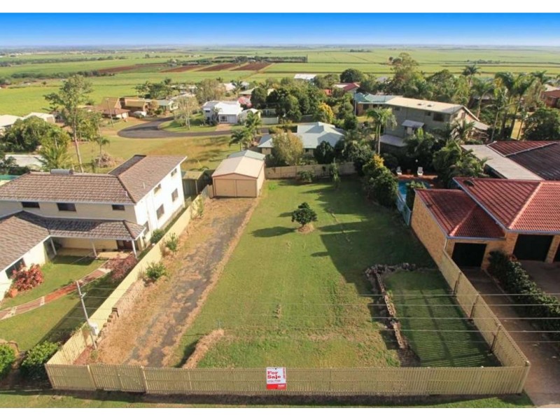 12 Hilltop Avenue, Qunaba QLD 4670