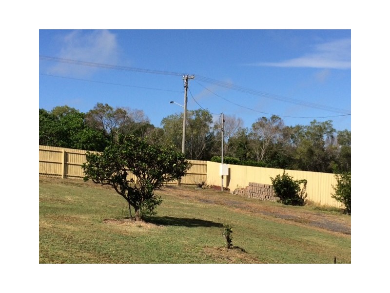 12 Hilltop Avenue, Qunaba QLD 4670