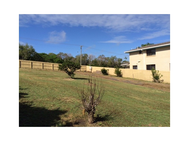 12 Hilltop Avenue, Qunaba QLD 4670