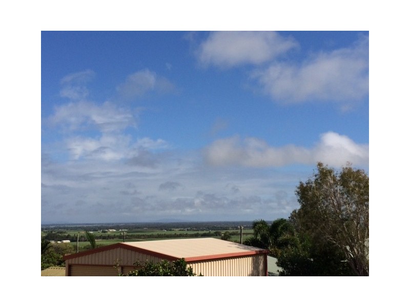 12 Hilltop Avenue, Qunaba QLD 4670