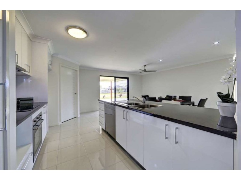 2 Sandstone Street, Burnett Heads QLD 4670