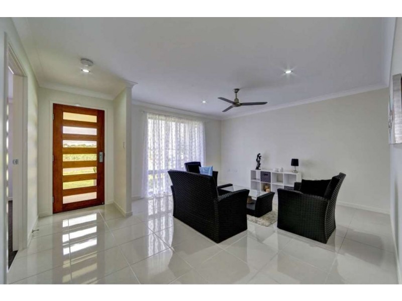 2 Sandstone Street, Burnett Heads QLD 4670