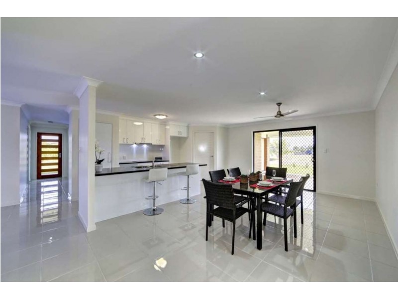 2 Sandstone Street, Burnett Heads QLD 4670