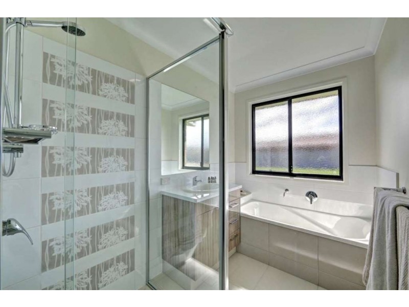 2 Sandstone Street, Burnett Heads QLD 4670