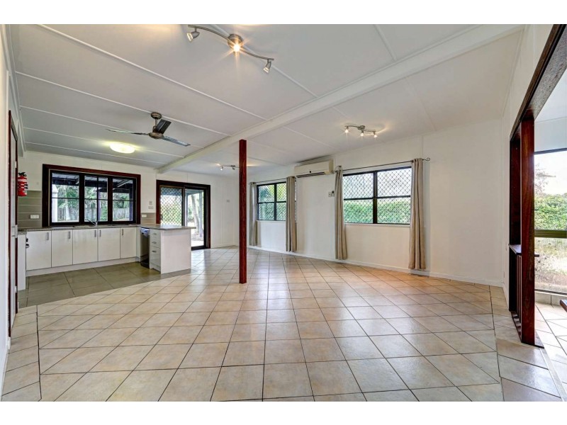 25 Bathurst Street, Elliott Heads QLD 4670