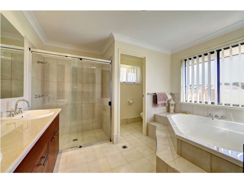 44 Bisdee Street, Coral Cove QLD 4670