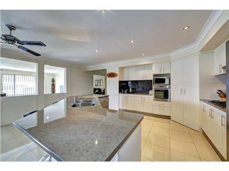 44 Bisdee Street, Coral Cove QLD 4670