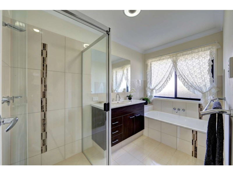 44 Bisdee Street, Coral Cove QLD 4670