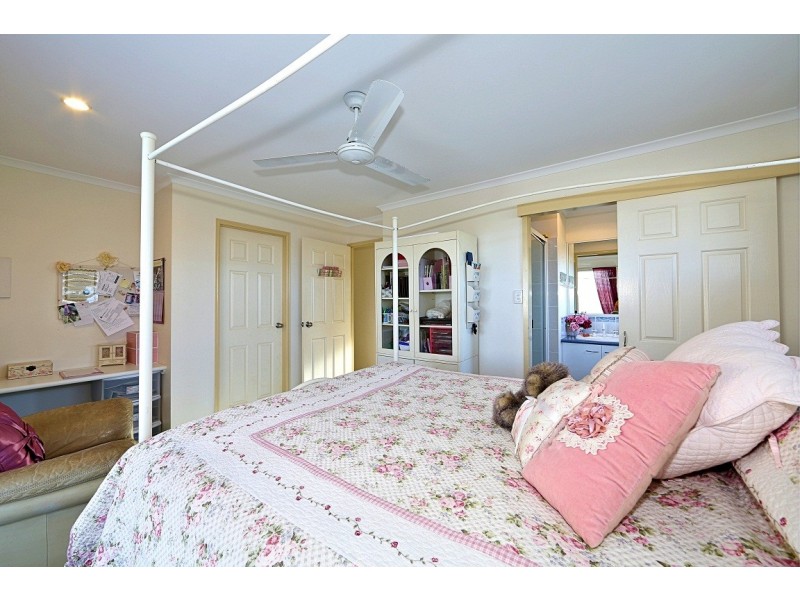 6 Belmonte Drive, Coral Cove QLD 4670