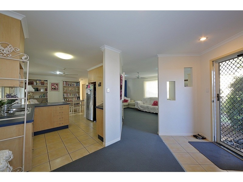 6 Belmonte Drive, Coral Cove QLD 4670