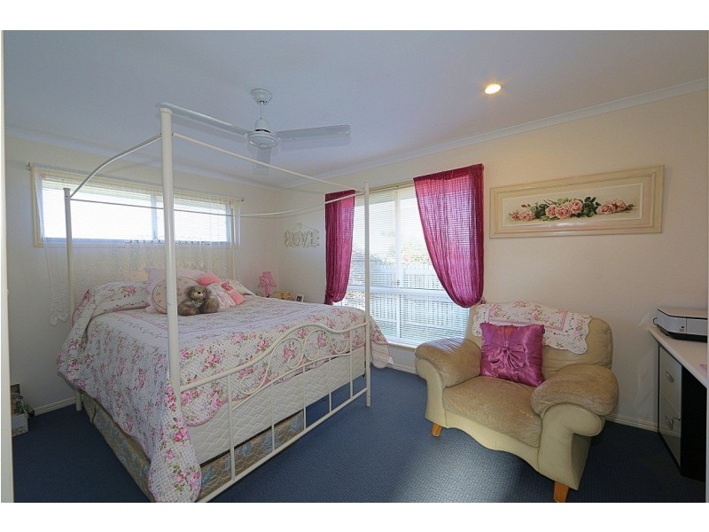 6 Belmonte Drive, Coral Cove QLD 4670