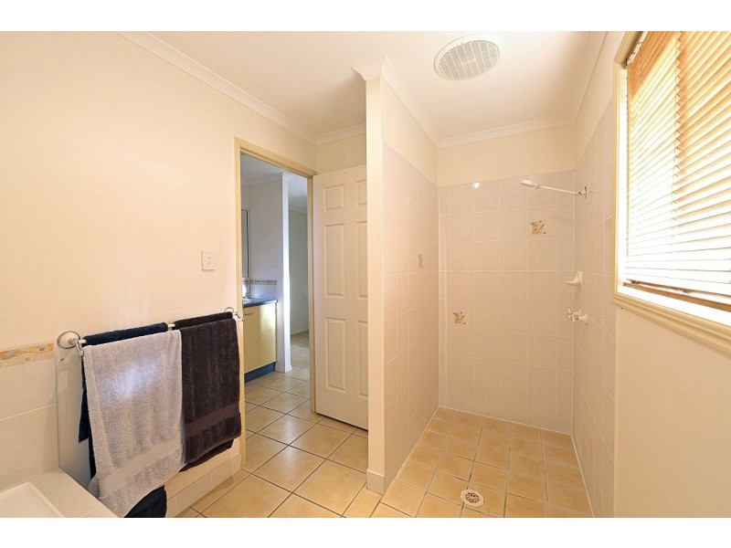 6 Belmonte Drive, Coral Cove QLD 4670