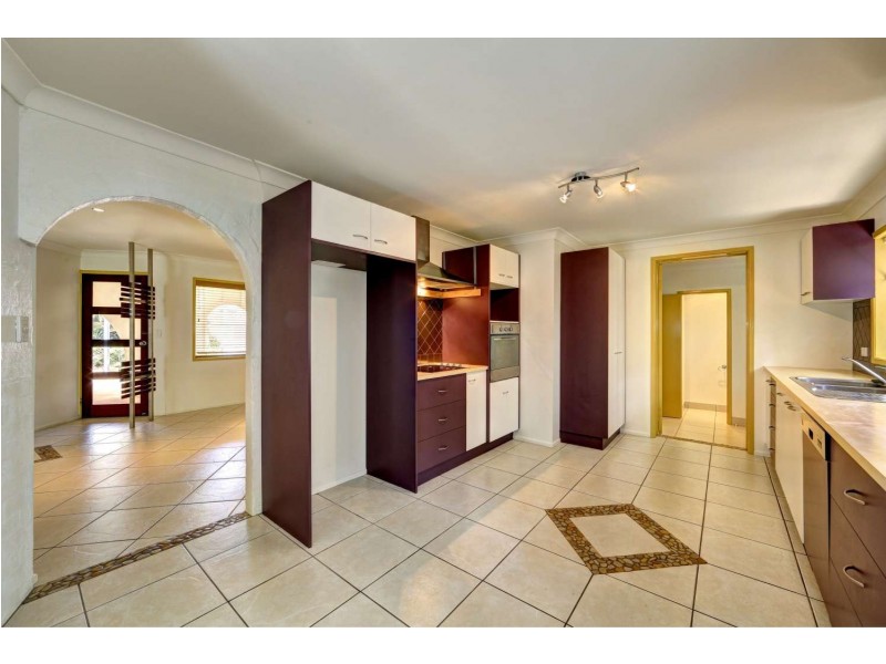 11 Watsons Road, Bargara QLD 4670