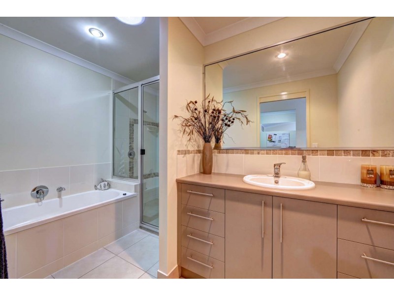 2/8 Francis Place, Innes Park QLD 4670