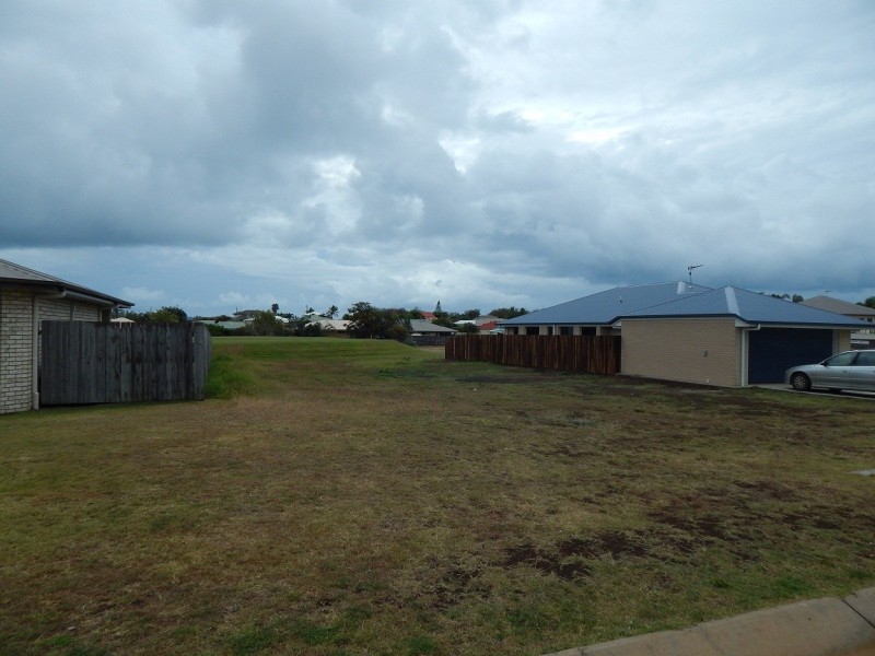 2 McCallum Close, Coral Cove QLD 4670