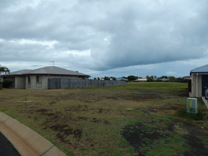 2 McCallum Close, Coral Cove QLD 4670