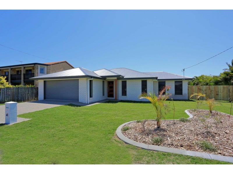 10 Shell Street, Burnett Heads QLD 4670