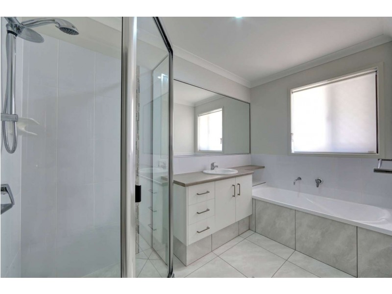 10 Shell Street, Burnett Heads QLD 4670