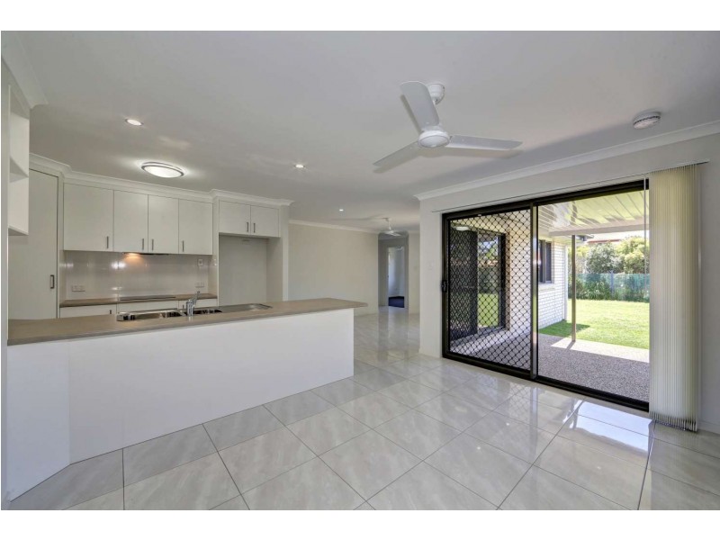 10 Shell Street, Burnett Heads QLD 4670