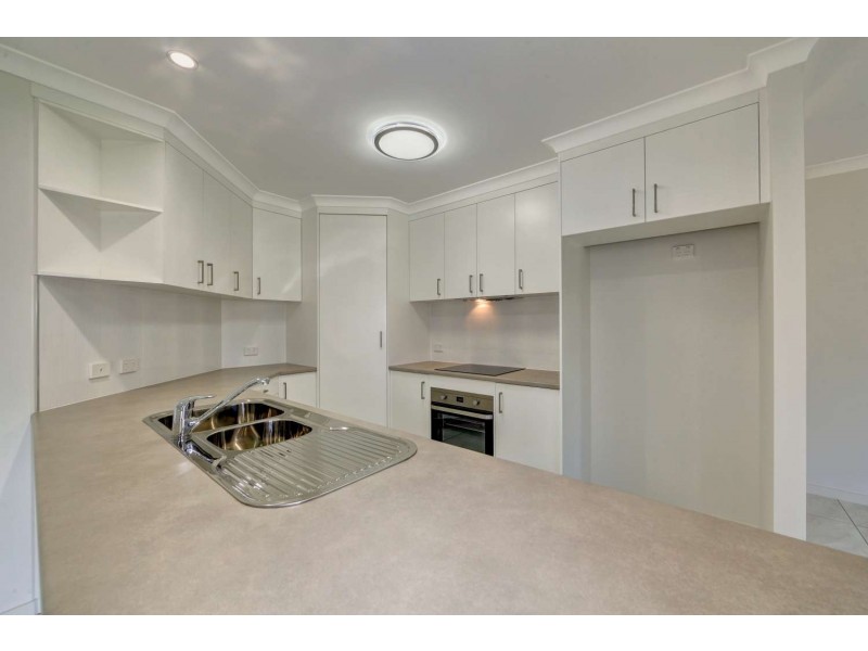 10 Shell Street, Burnett Heads QLD 4670