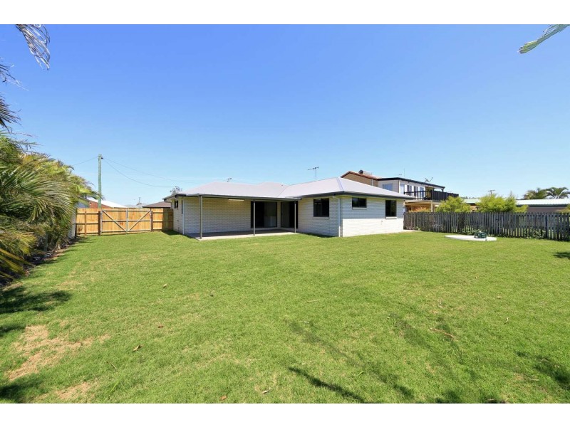 10 Shell Street, Burnett Heads QLD 4670