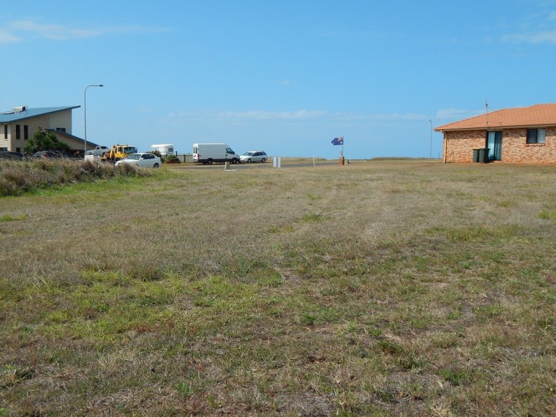 3 Dolphin Court, Elliott Heads QLD 4670