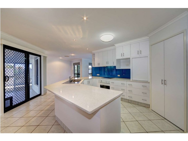 186 Barolin Esplanade, Coral Cove QLD 4670