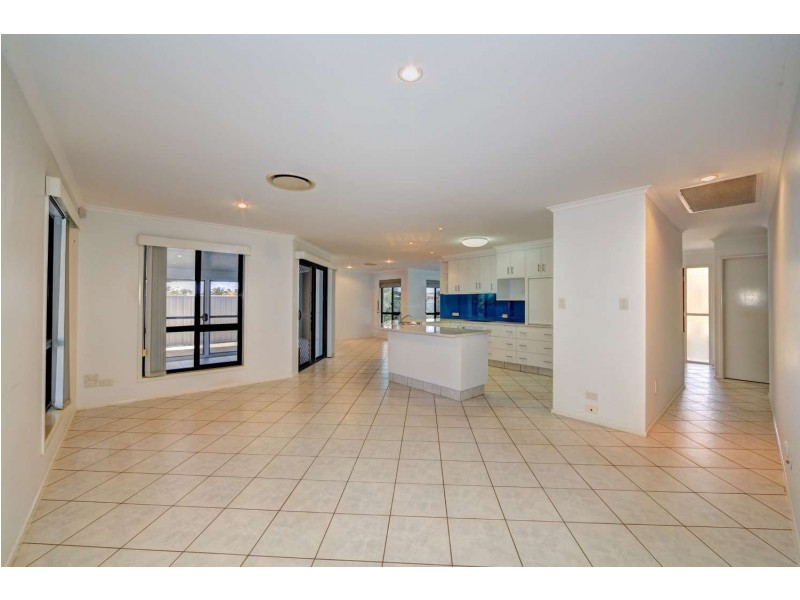 186 Barolin Esplanade, Coral Cove QLD 4670