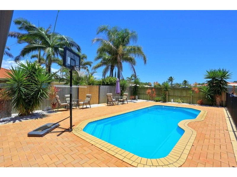 10 Majestic Place, Coral Cove QLD 4670