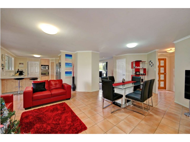 10 Majestic Place, Coral Cove QLD 4670