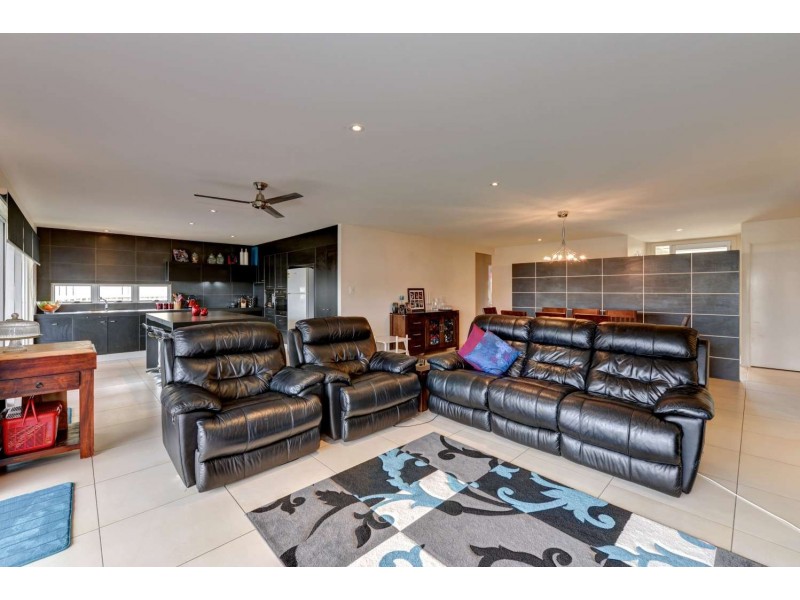 4 Camplin Court, Branyan QLD 4670