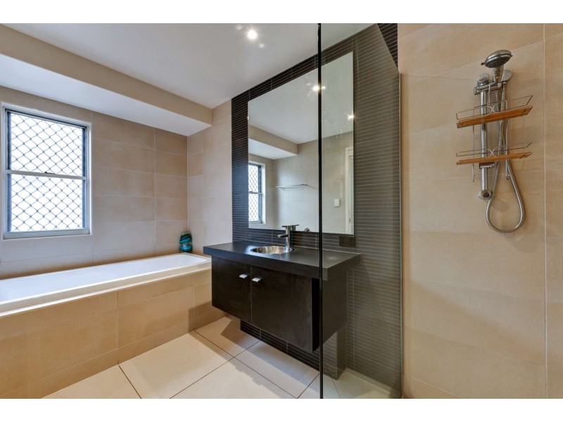 4 Camplin Court, Branyan QLD 4670