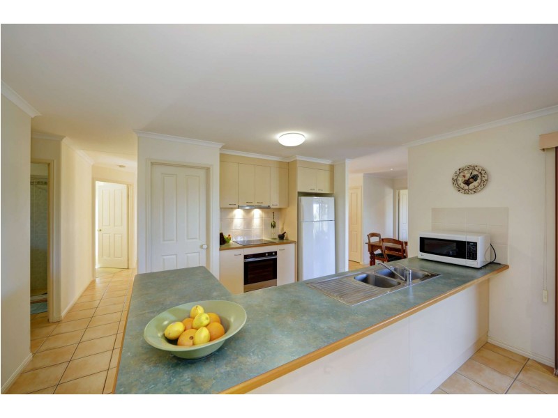 204 Barolin Esplanade, Coral Cove QLD 4670