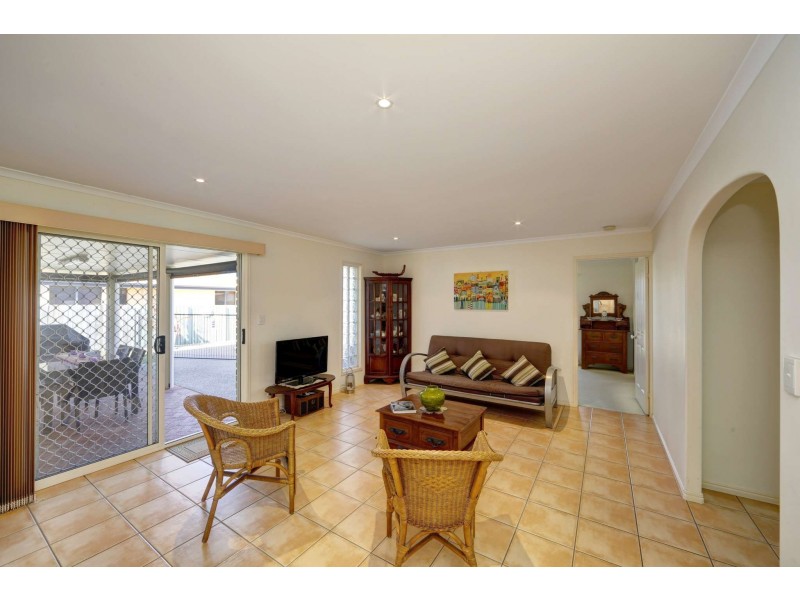 204 Barolin Esplanade, Coral Cove QLD 4670