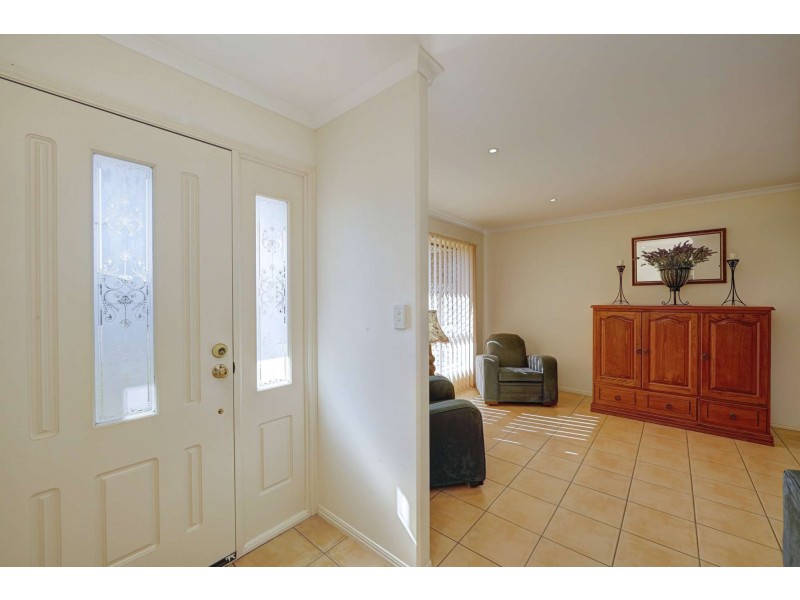 204 Barolin Esplanade, Coral Cove QLD 4670