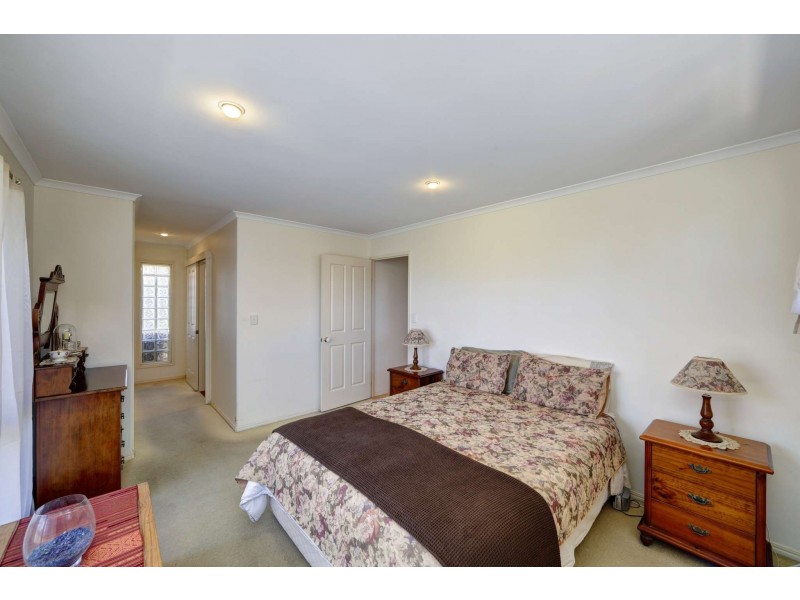 204 Barolin Esplanade, Coral Cove QLD 4670