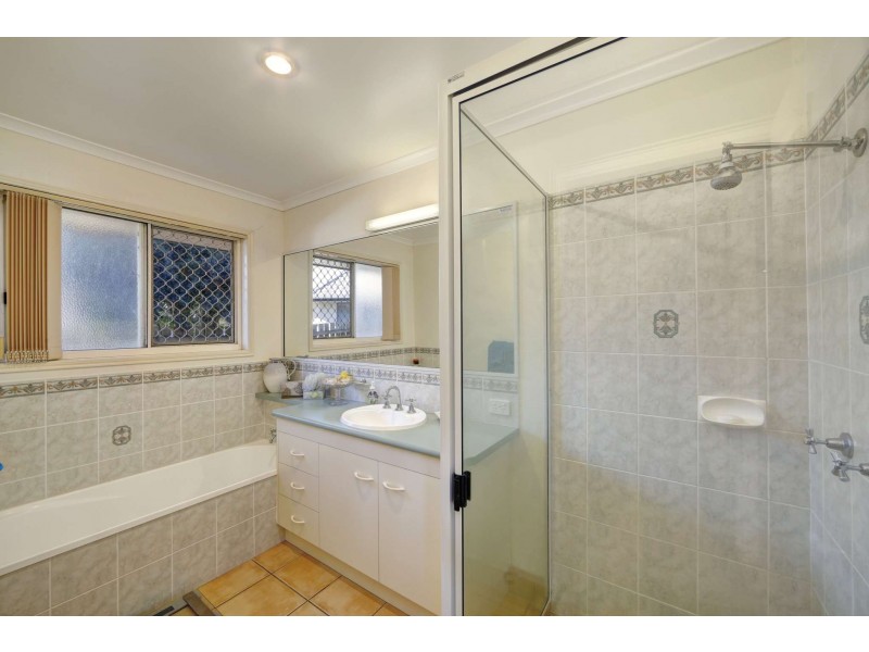 204 Barolin Esplanade, Coral Cove QLD 4670