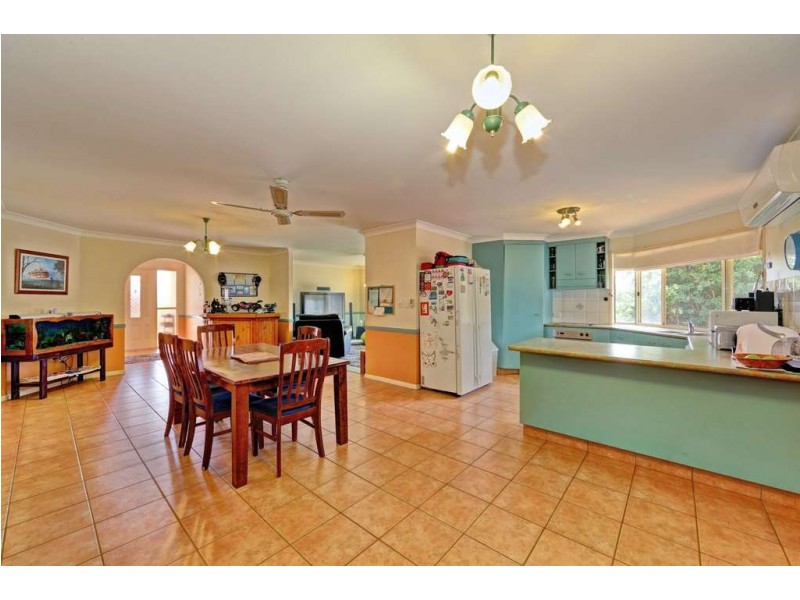 184 Barolin Esplanade, Coral Cove QLD 4670