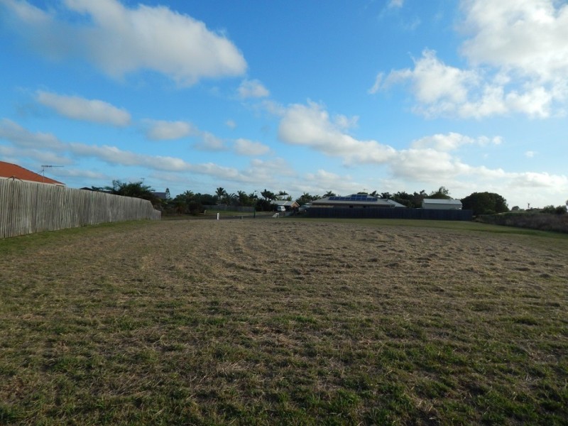 11 Blake Close, Coral Cove QLD 4670