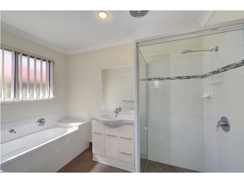 18 Belmonte Drive, Coral Cove QLD 4670