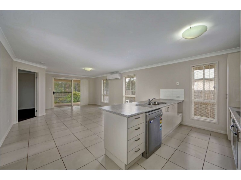 92 Neville Drive, Branyan QLD 4670